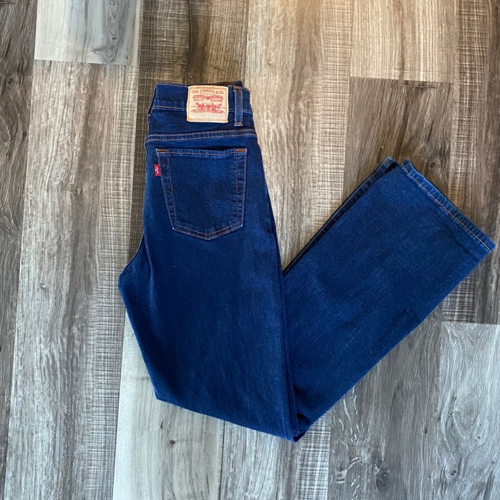 Levi’s Slimming Bootcut Jeans Size 8